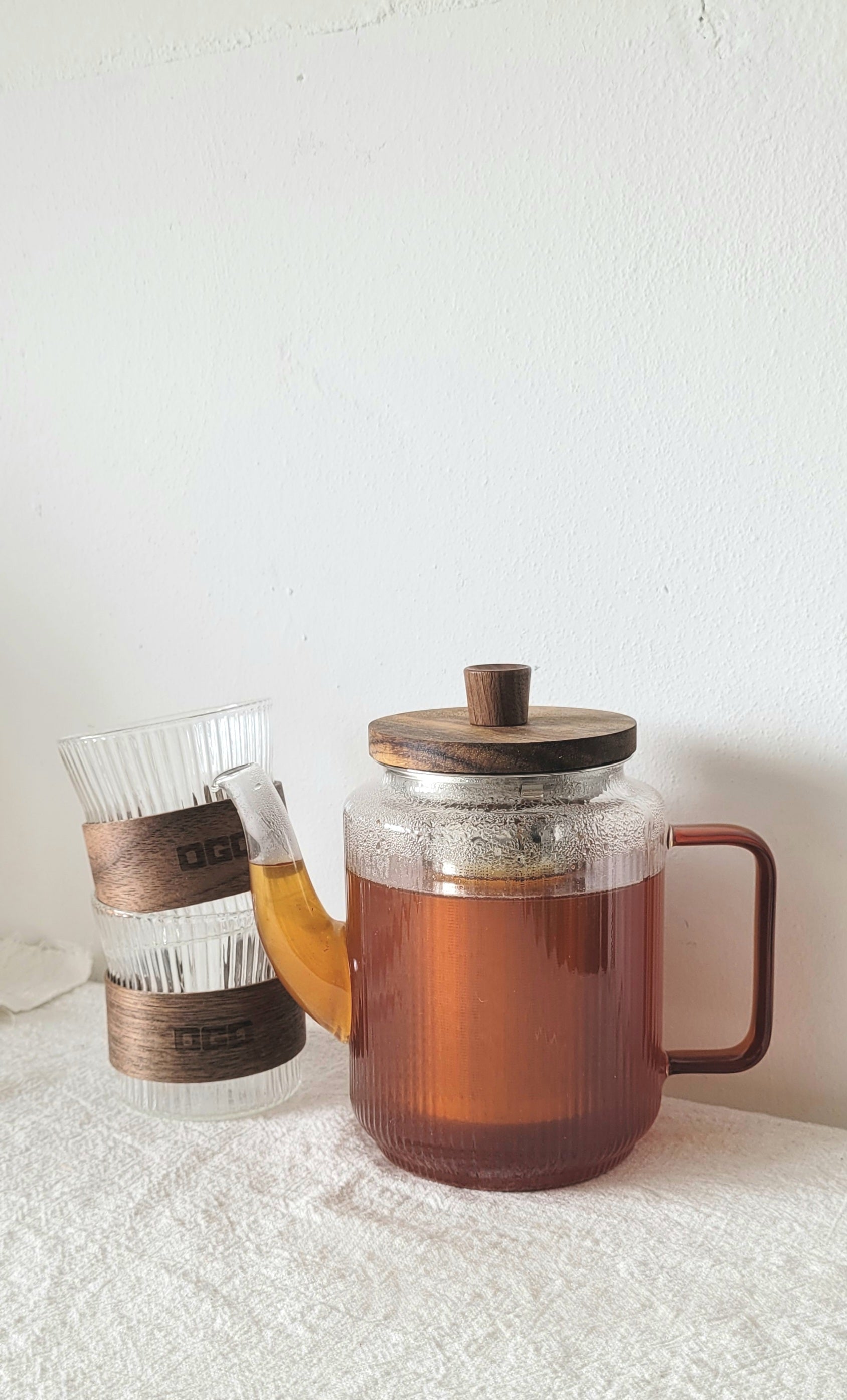 Theepot Karl met 2 theekopjes