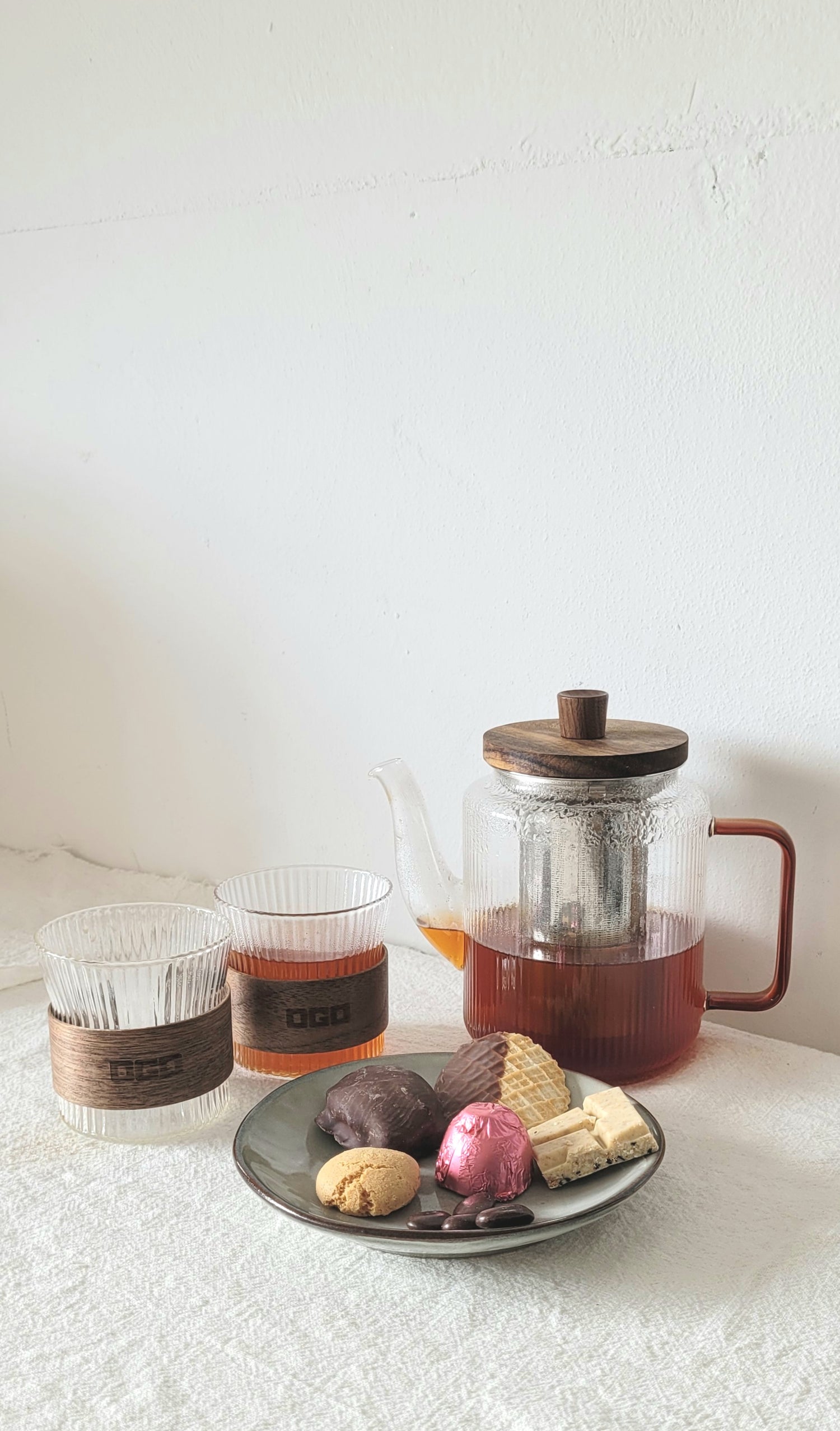 Theepot Karl met 2 theekopjes