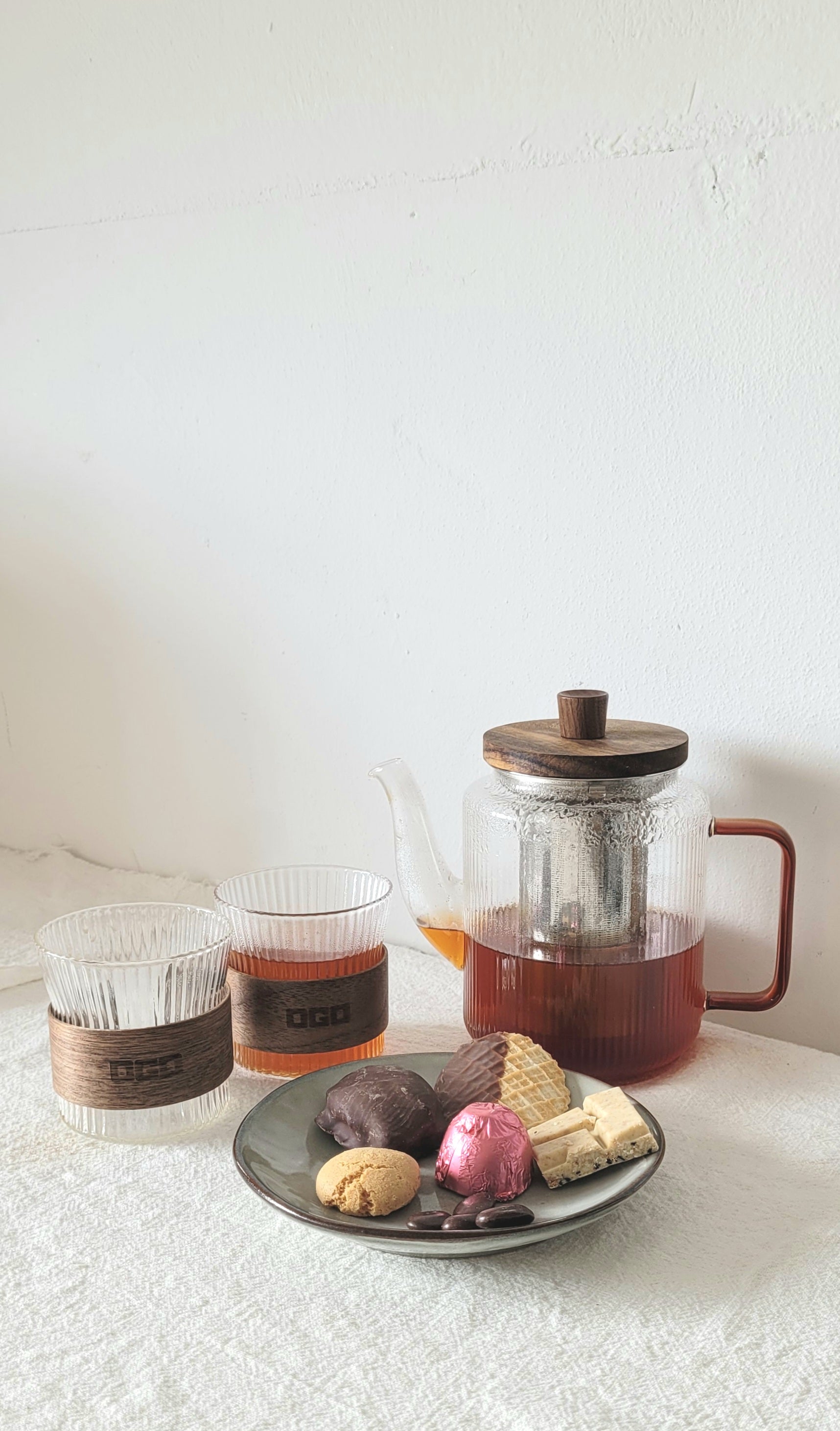 Theepot Karl met 2 theekopjes