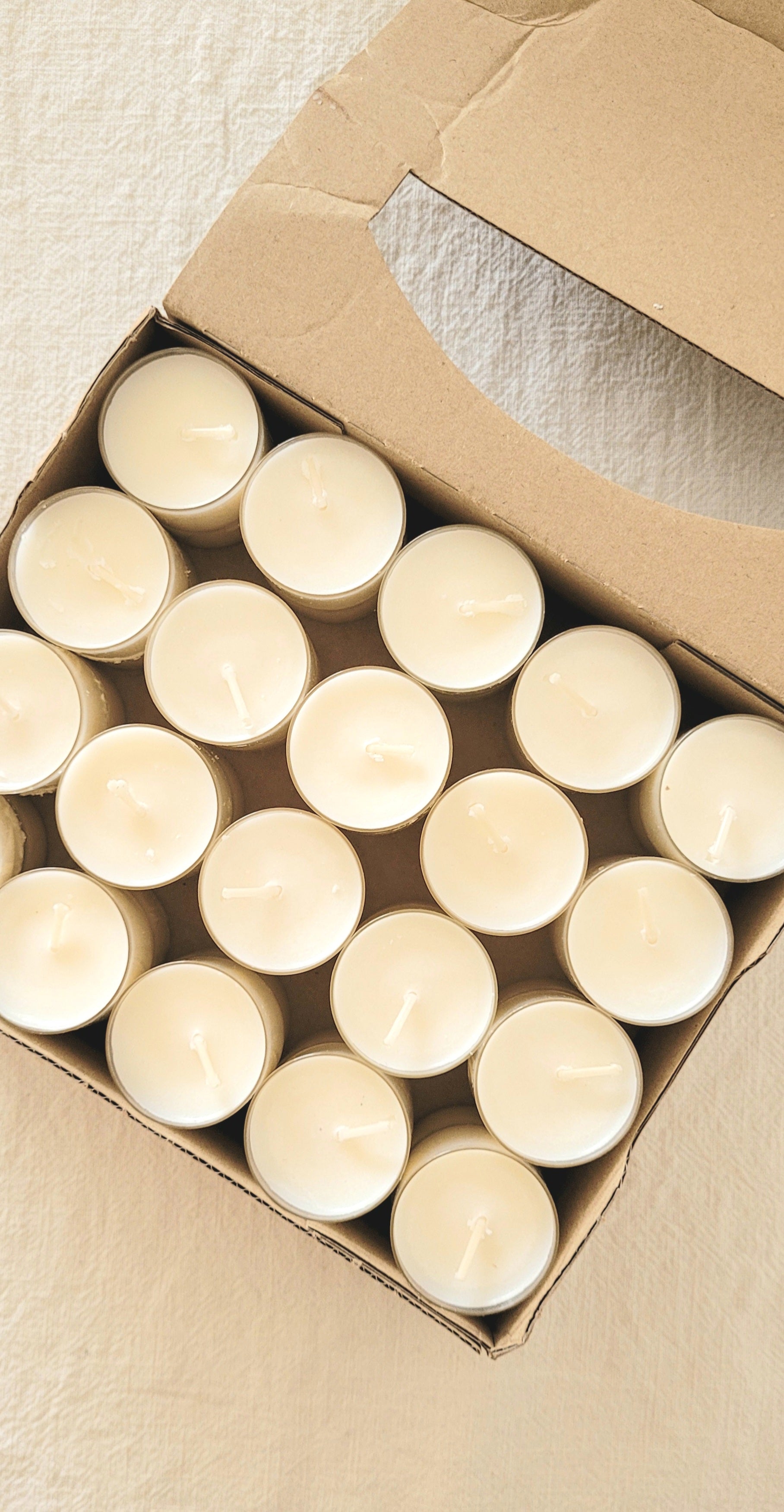 Theelichtjes van koolzaadwas